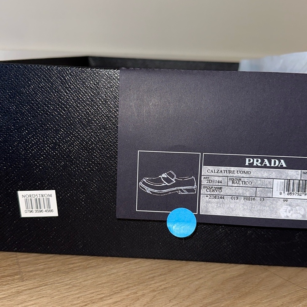 Prada Men's Triangle Logo Leather Loafer NWT
Size Men’s 12US - Picture 4 of 6